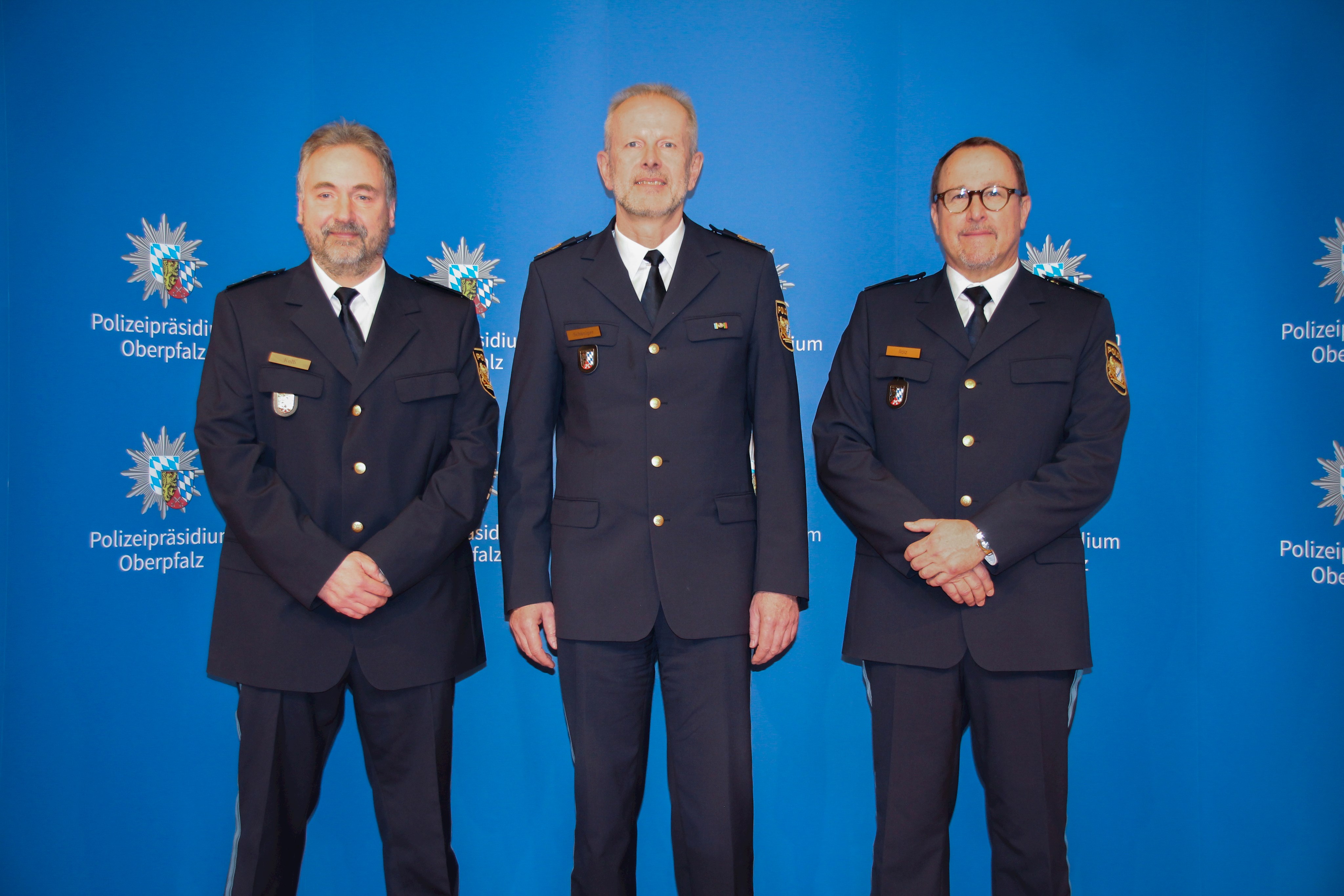 v.l.n.r.: Polizeihauptkommissar Thomas Kolb, Polizeipräsident Thomas Schöniger, Erster Polizeihauptkommissar Thomas Rölz